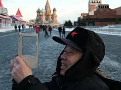 Турист на Красной площади в Москве. Фото: Максим Блинов / РИА Новости Турист на Красной площади в Москве. Фото: Максим Блинов / РИА Новости